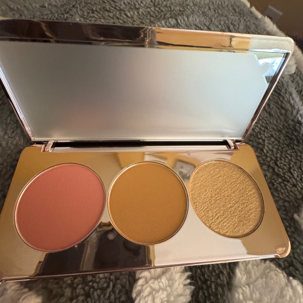 Girlactik Blush & Glow Palette - Pink, Gold, Brown - Picture 2 of 3